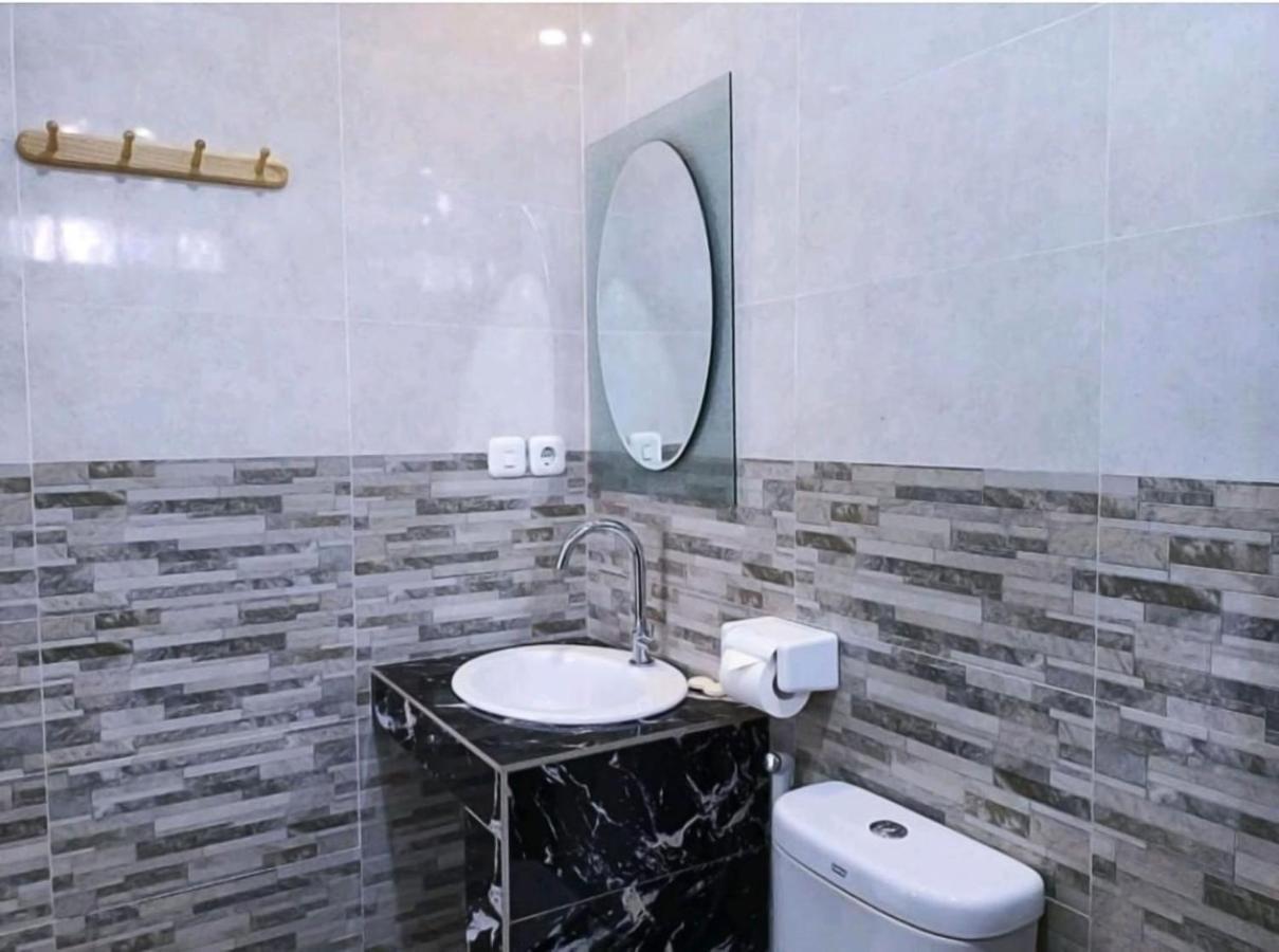 Green Palace Homestay Batununggul Ngoại thất bức ảnh