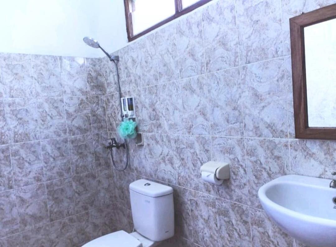 Green Palace Homestay Batununggul Ngoại thất bức ảnh