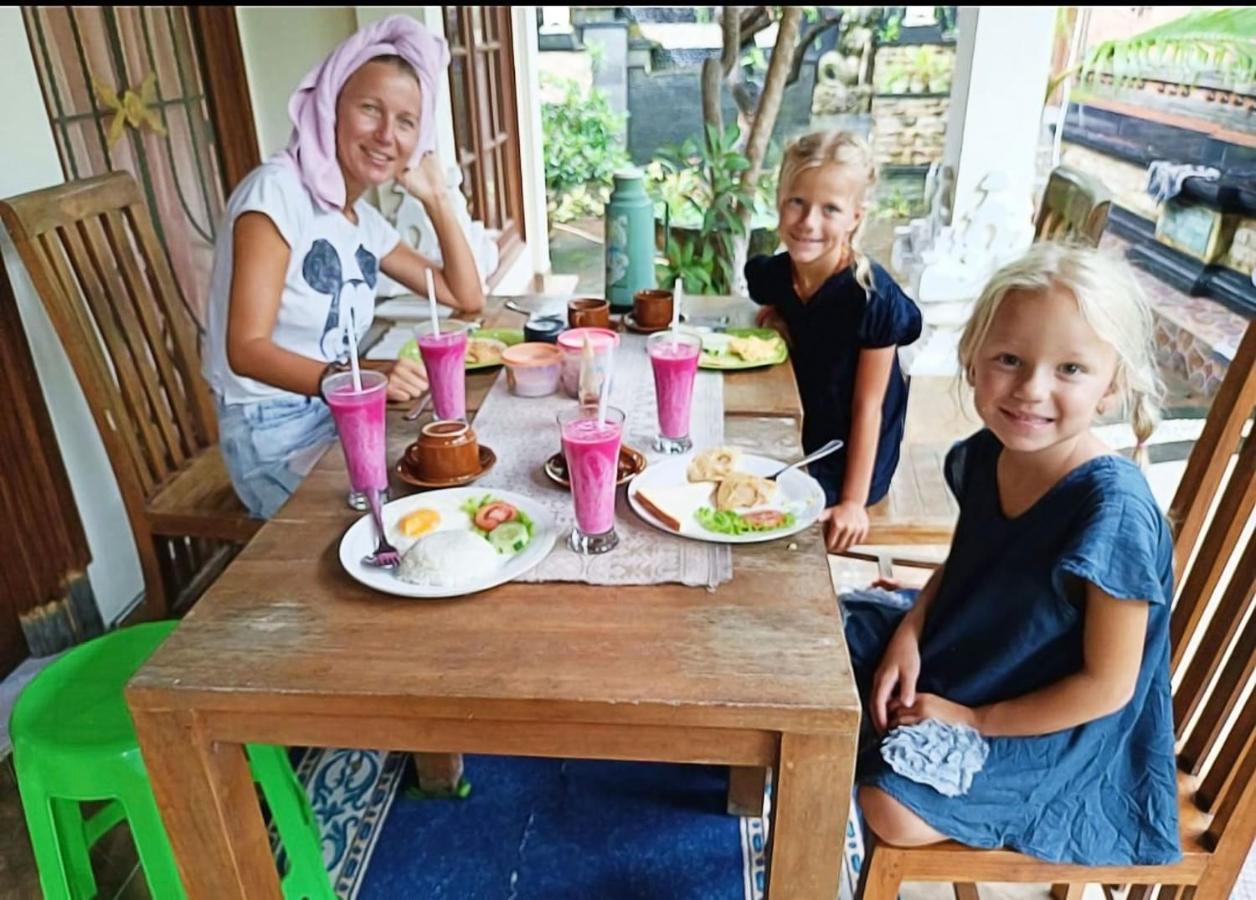 Green Palace Homestay Batununggul Ngoại thất bức ảnh