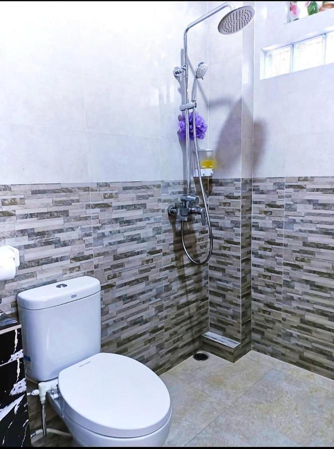 Green Palace Homestay Batununggul Ngoại thất bức ảnh