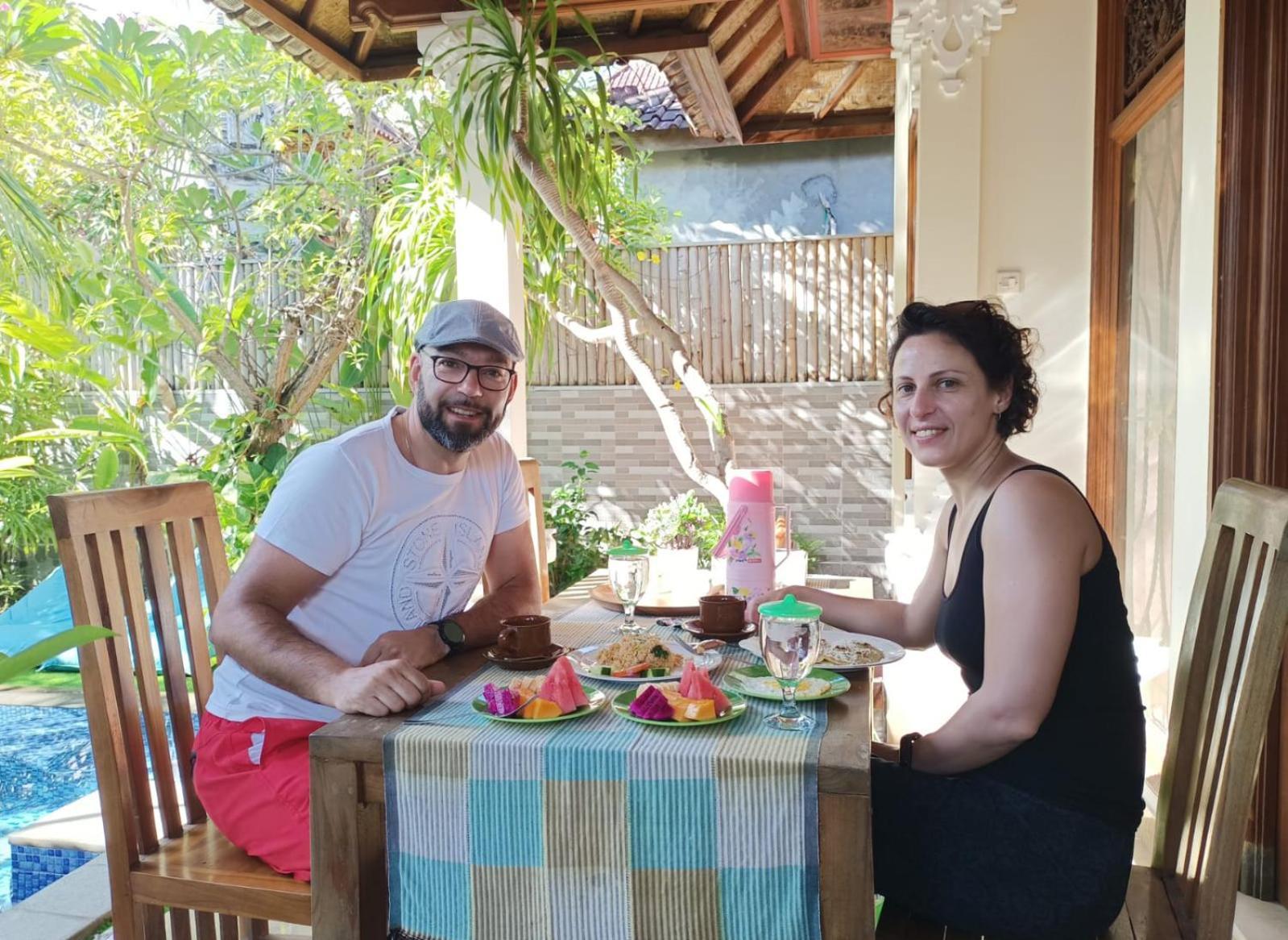 Green Palace Homestay Batununggul Ngoại thất bức ảnh