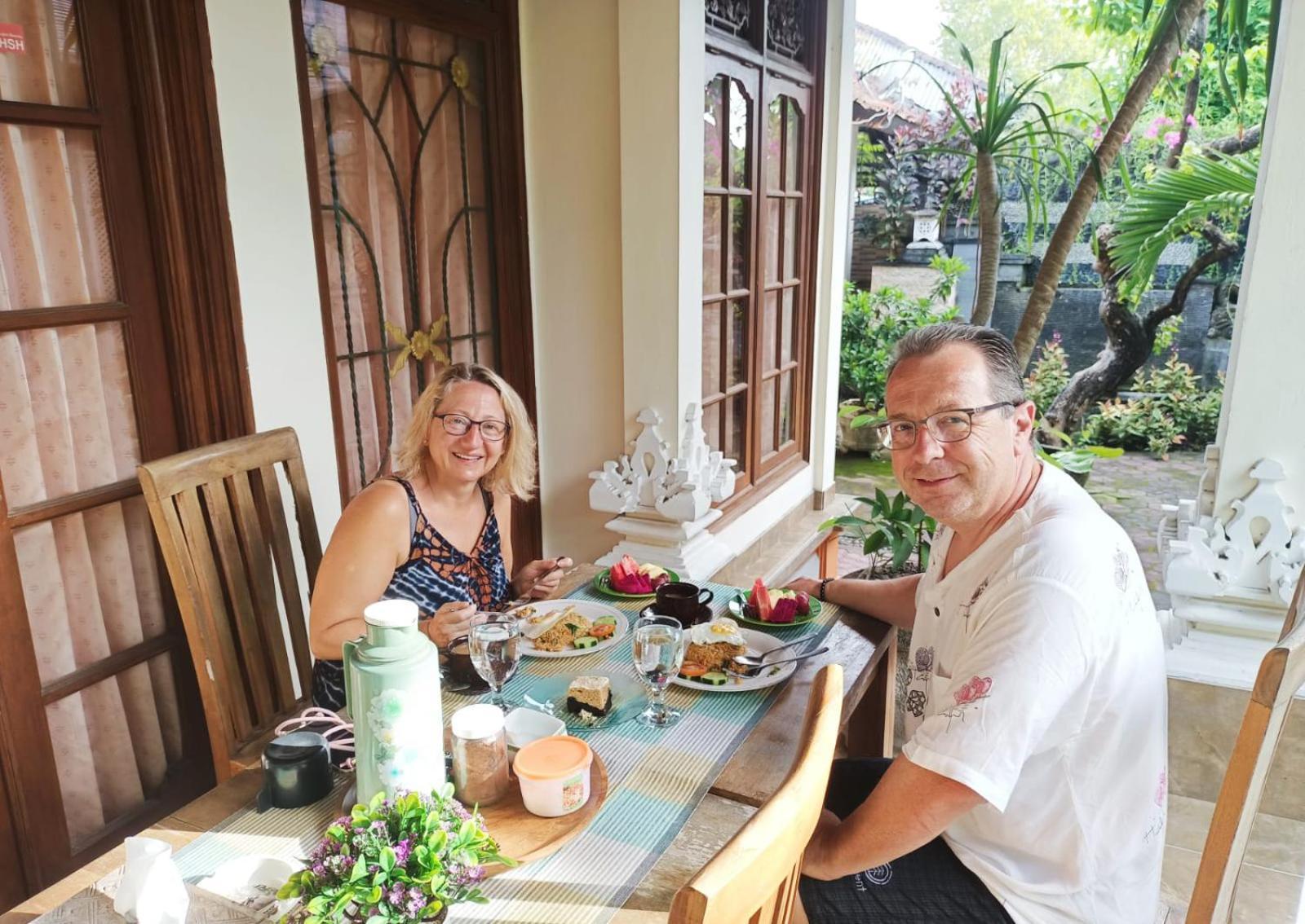 Green Palace Homestay Batununggul Ngoại thất bức ảnh