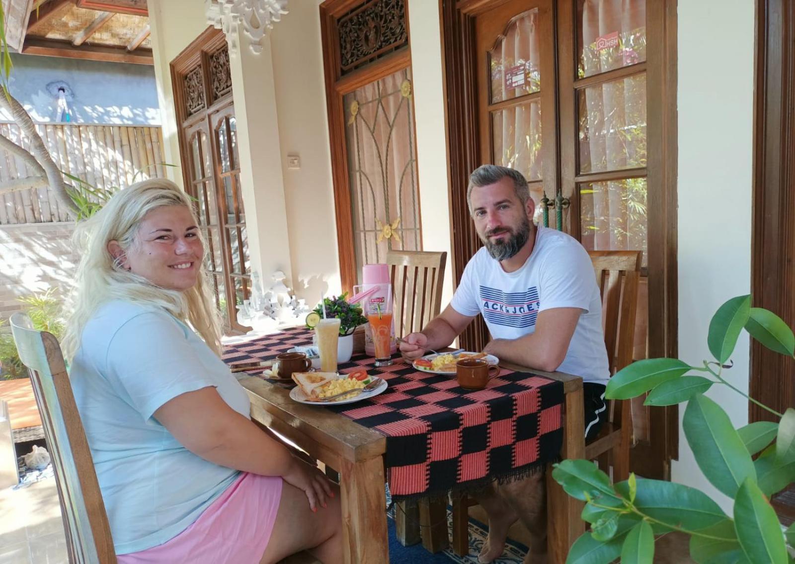 Green Palace Homestay Batununggul Ngoại thất bức ảnh