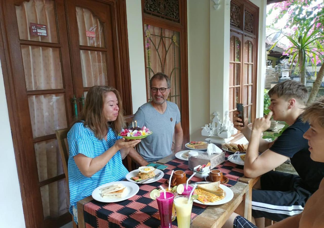 Green Palace Homestay Batununggul Ngoại thất bức ảnh
