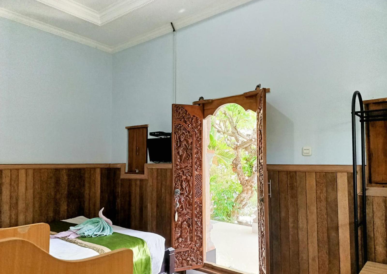 Green Palace Homestay Batununggul Ngoại thất bức ảnh