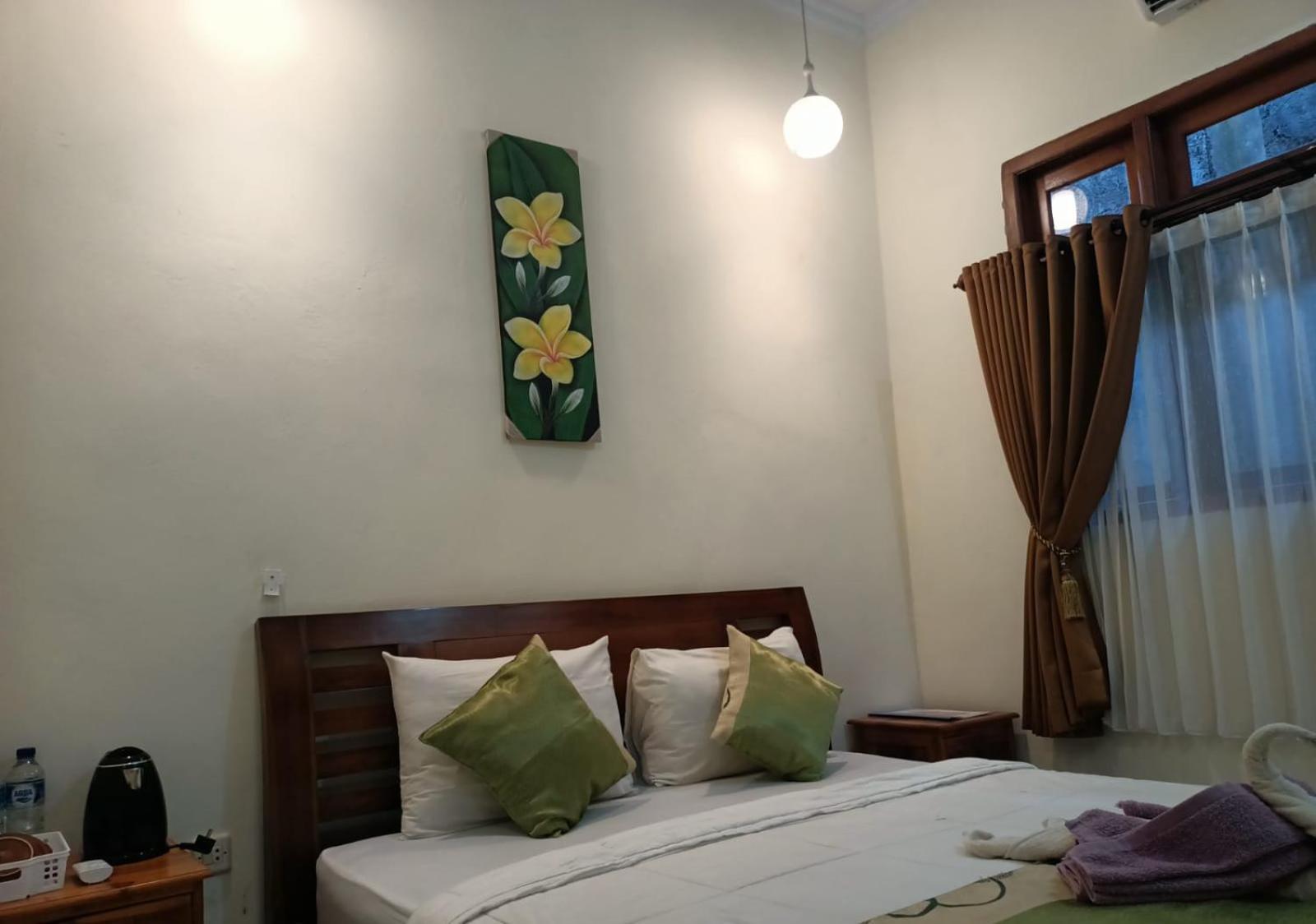 Green Palace Homestay Batununggul Ngoại thất bức ảnh