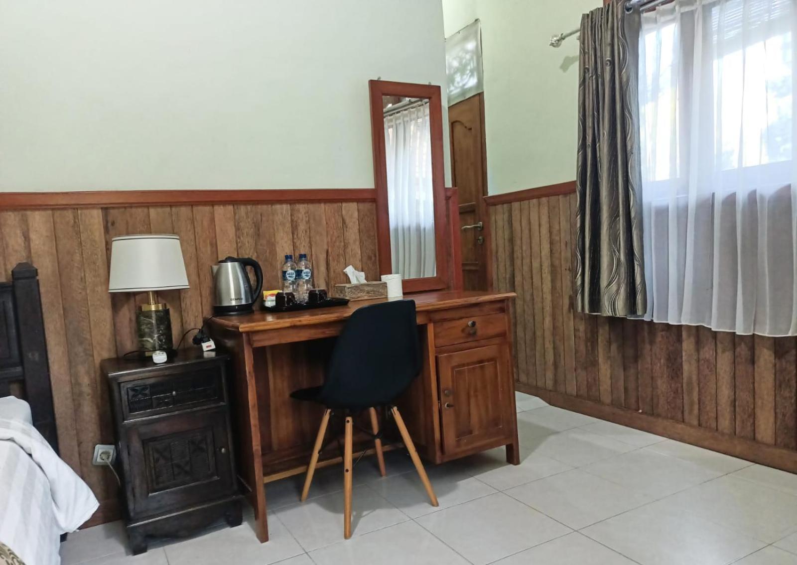 Green Palace Homestay Batununggul Ngoại thất bức ảnh