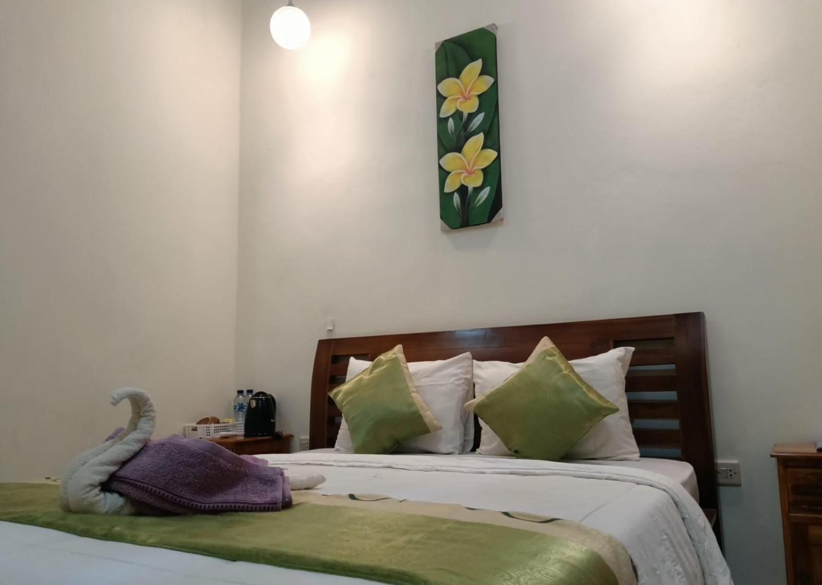 Green Palace Homestay Batununggul Ngoại thất bức ảnh