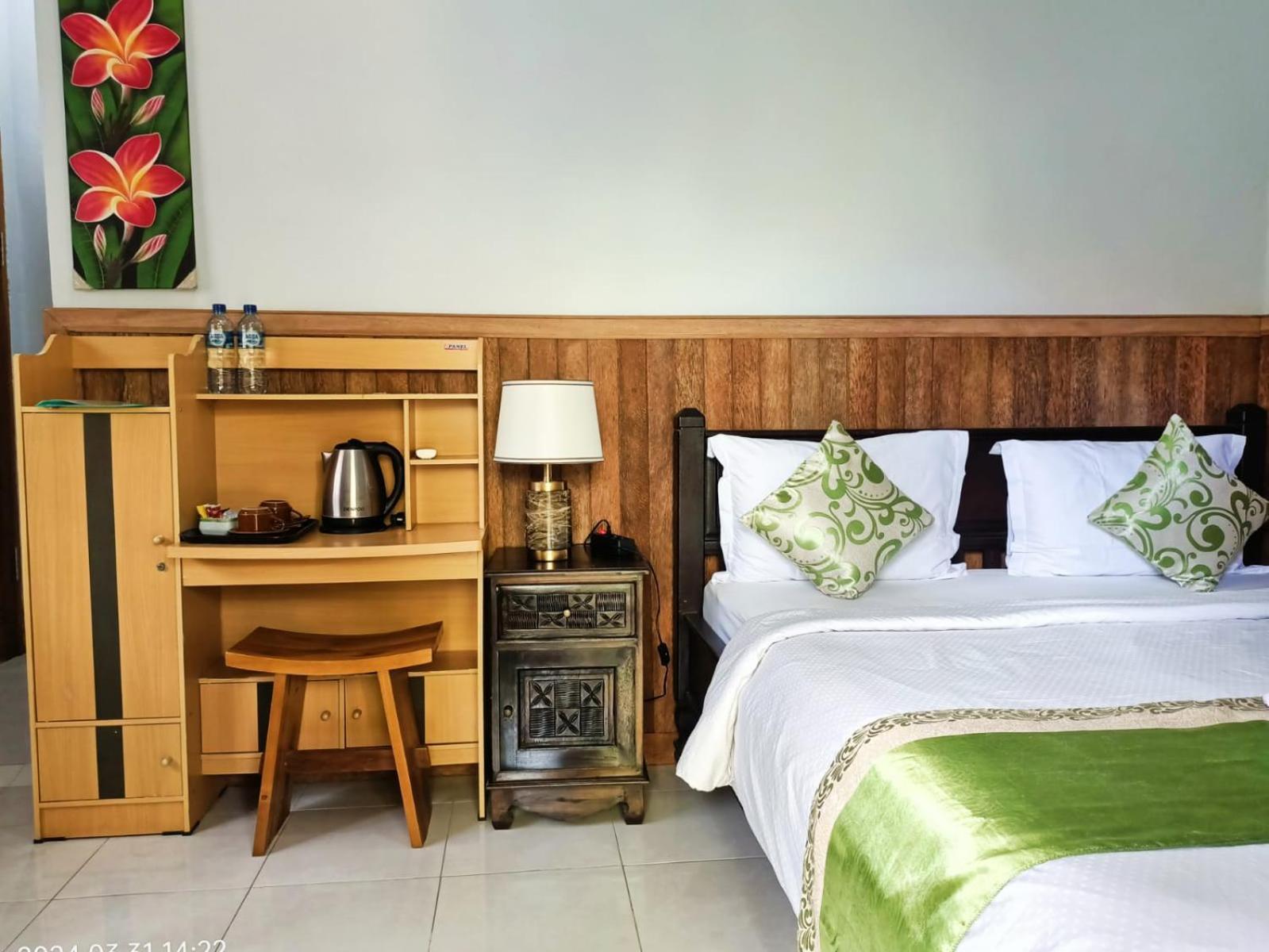 Green Palace Homestay Batununggul Ngoại thất bức ảnh
