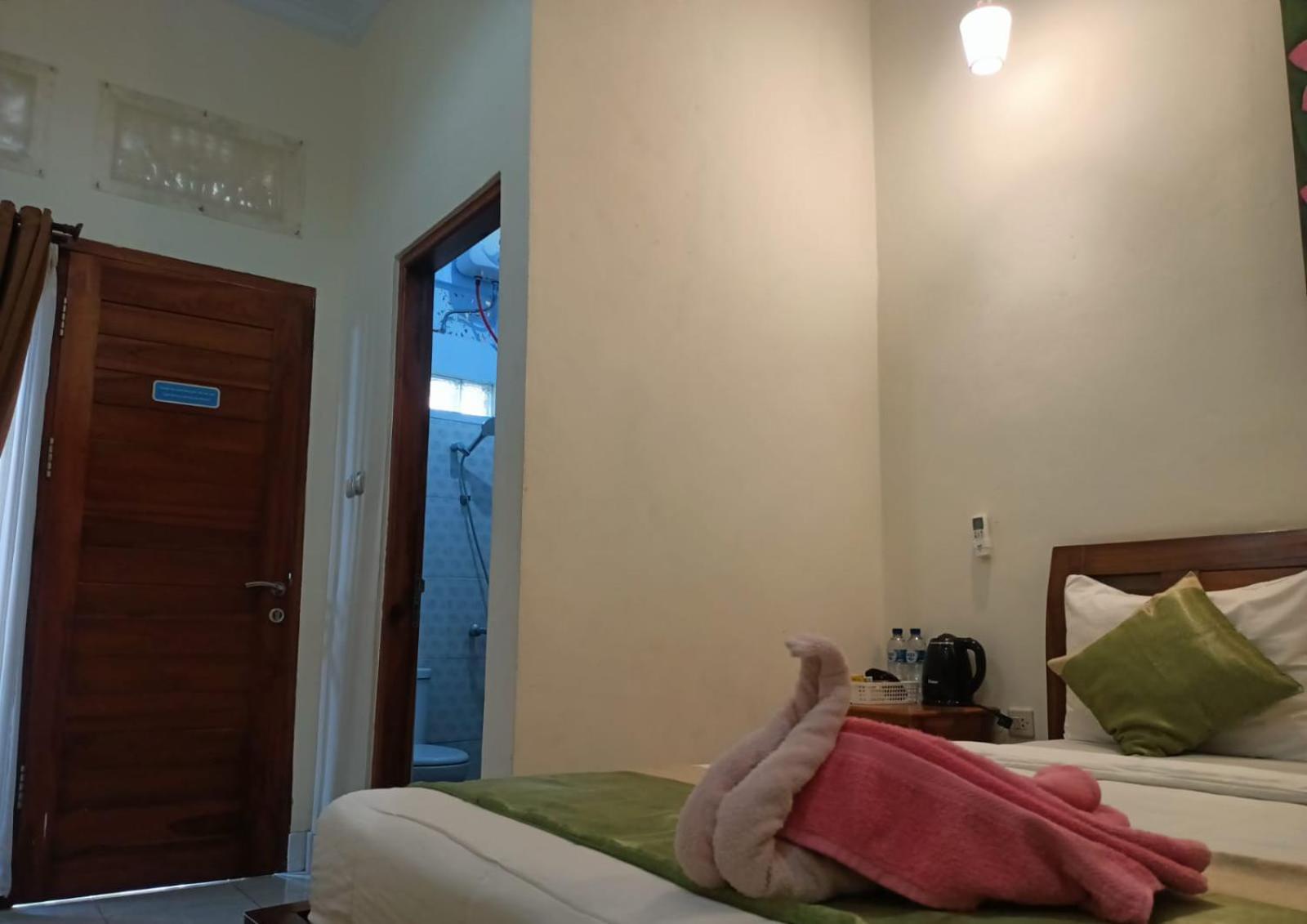 Green Palace Homestay Batununggul Ngoại thất bức ảnh