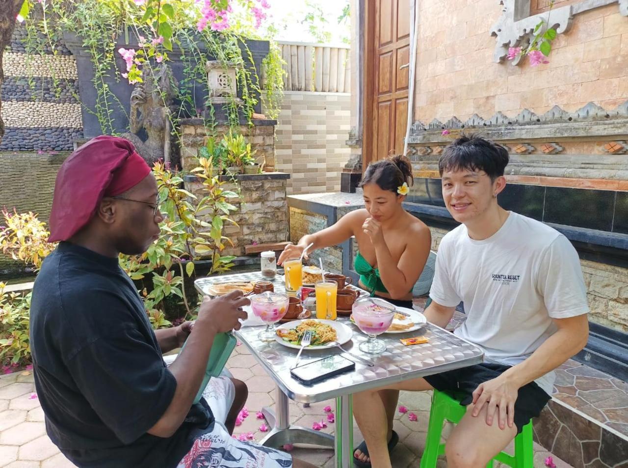Green Palace Homestay Batununggul Ngoại thất bức ảnh