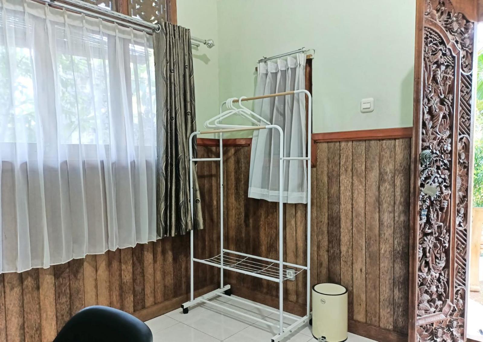 Green Palace Homestay Batununggul Ngoại thất bức ảnh