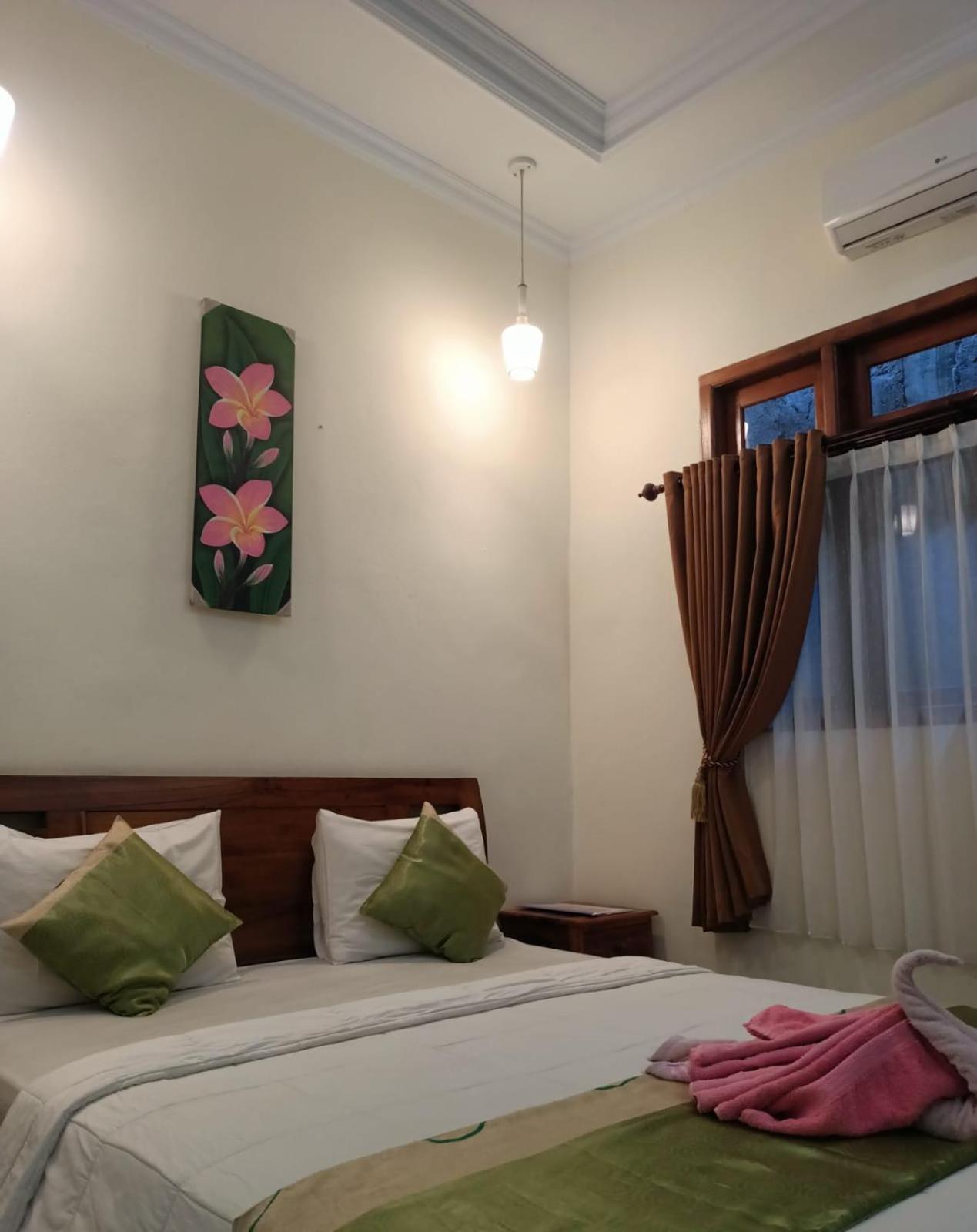 Green Palace Homestay Batununggul Ngoại thất bức ảnh