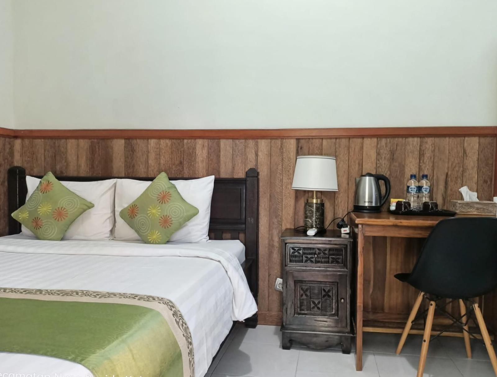 Green Palace Homestay Batununggul Ngoại thất bức ảnh